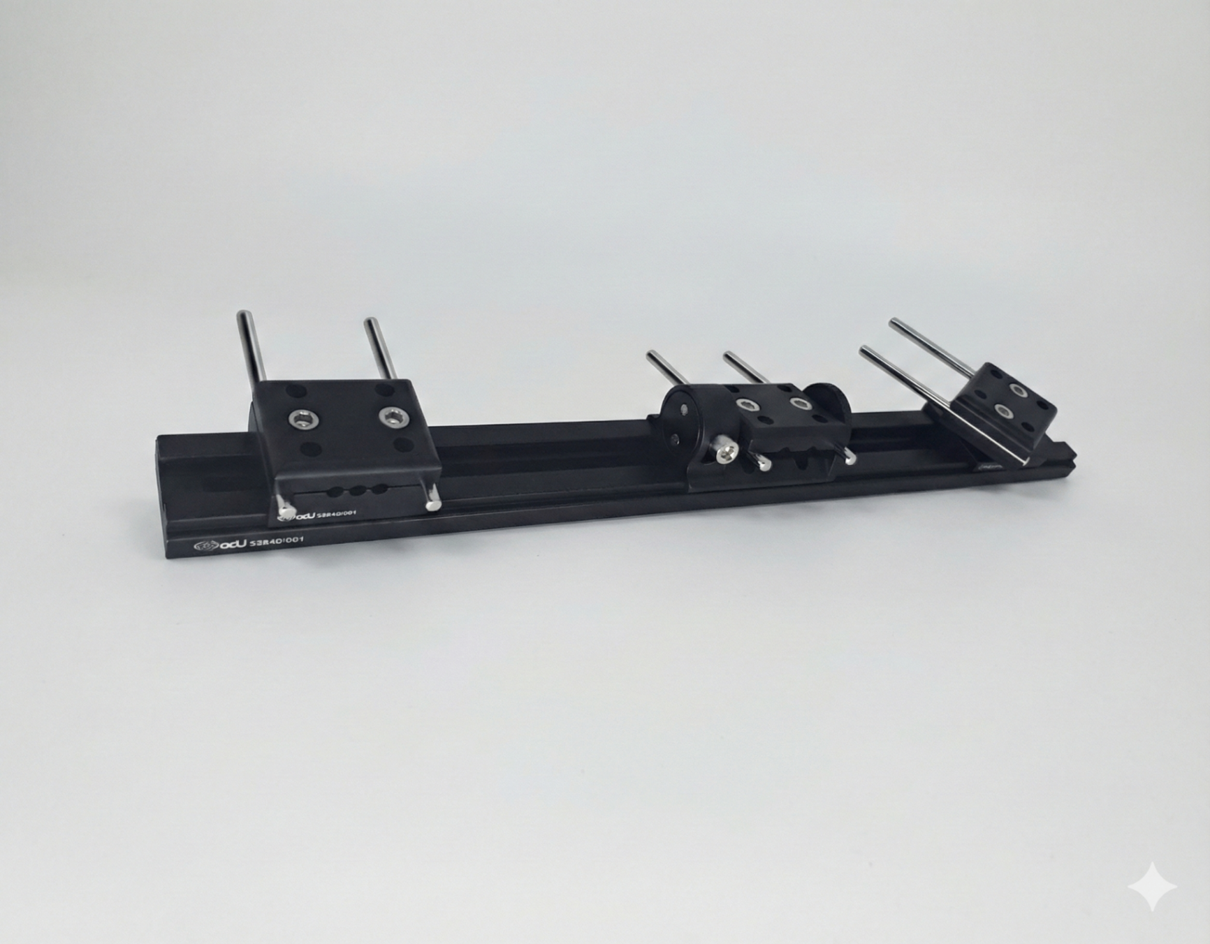 Detalhe do trilho modular com clamps